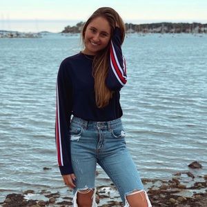 NAVY BLUE STRIPED SLEEVE CREW NECK